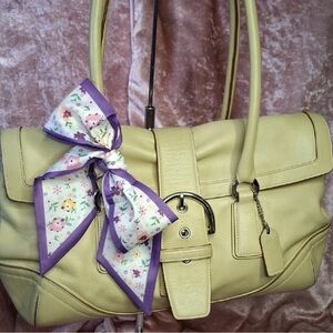 Vintage Soho Hampton Leather Coach Cream Leather Shoulder Bag with Silver Buckle